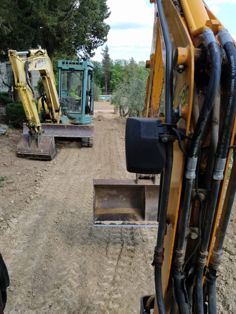 Realizzazione giardino ed esterni - inizio lavori